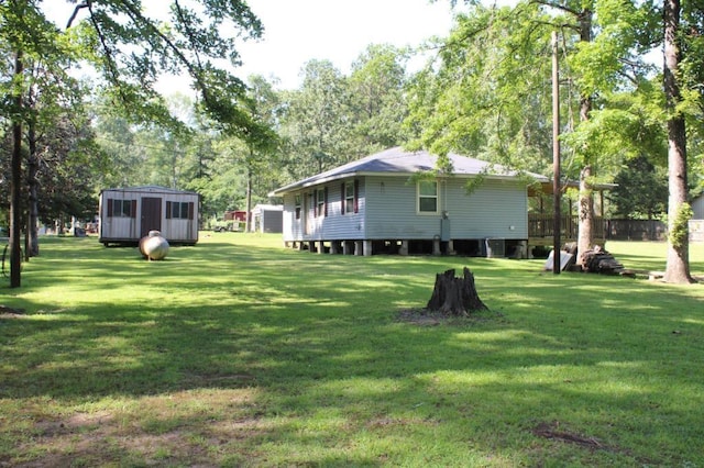 view of yard featuring a storage unit