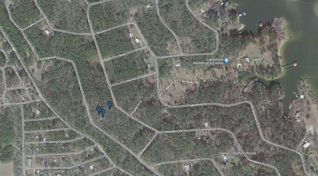 460 Admiral Dr, Hemphill, TX 75948