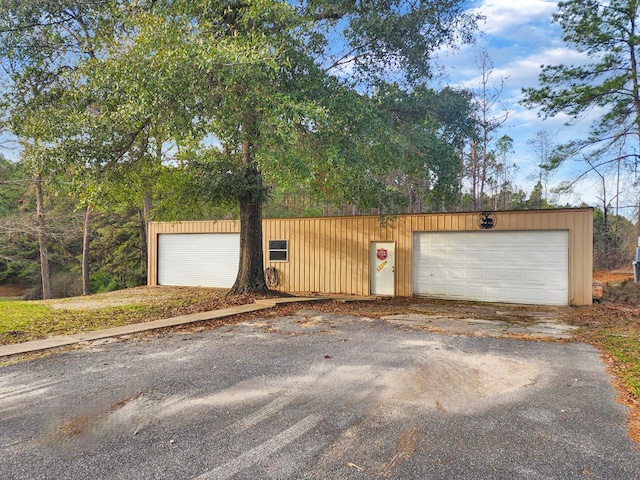 view of detached garage