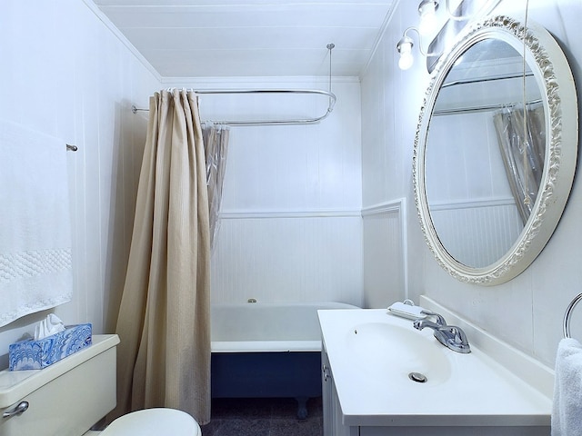 full bathroom with crown molding, vanity, shower / bathtub combination with curtain, and toilet