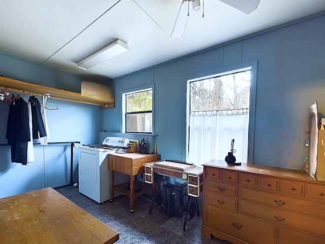 laundry room with washer / clothes dryer