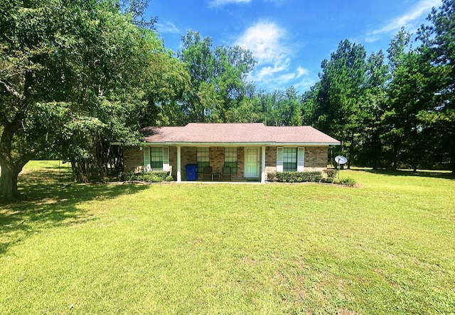 single story home featuring a front lawn