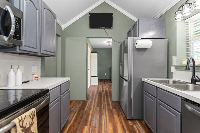 kitchen featuring stainless steel appliances, gray cabinets, crown molding, and sink