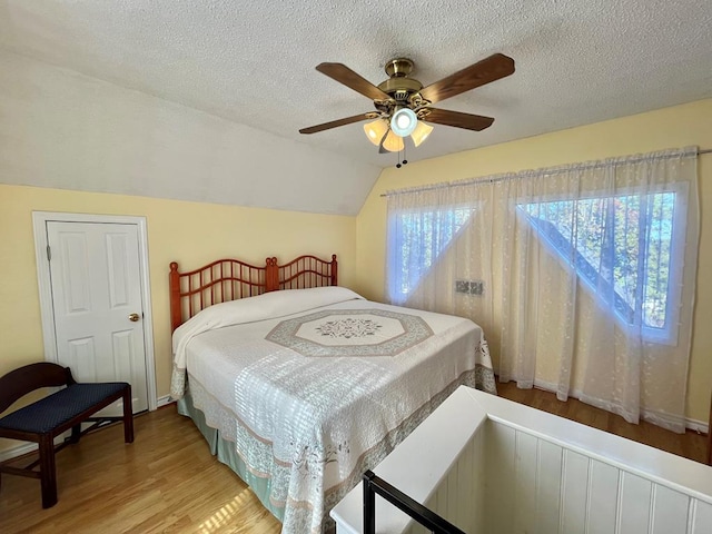 670 Cedar Crest Cir, Hemphill, TX 75948 - bedroom featuring wood finished floors, a textured ceiling, lofted ceiling, and a ceiling fan