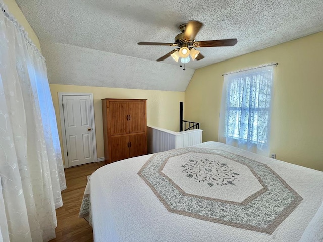 670 Cedar Crest Cir, Hemphill, TX 75948 - bedroom with a textured ceiling, wood finished floors, lofted ceiling, and ceiling fan