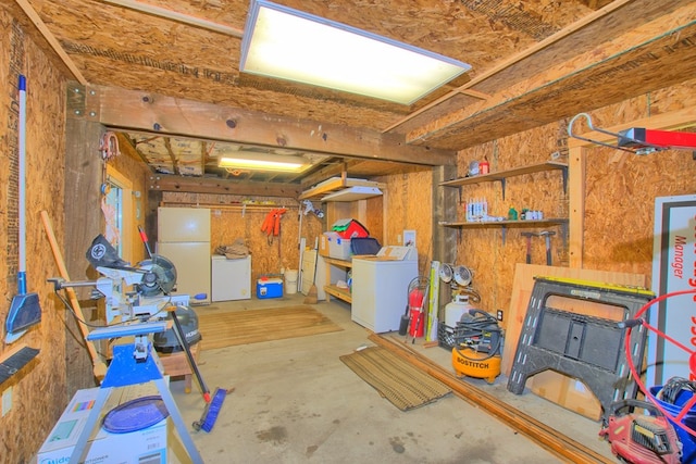 storage room with washer / clothes dryer