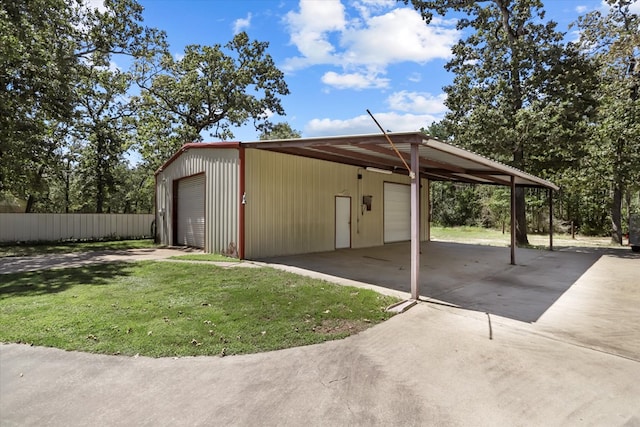 view of outdoor structure featuring a garage and a yard