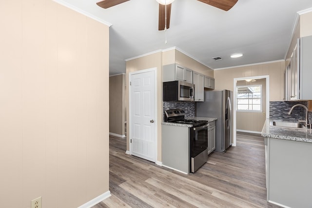 kitchen featuring sink, gray cabinets, stainless steel appliances, and ornamental molding