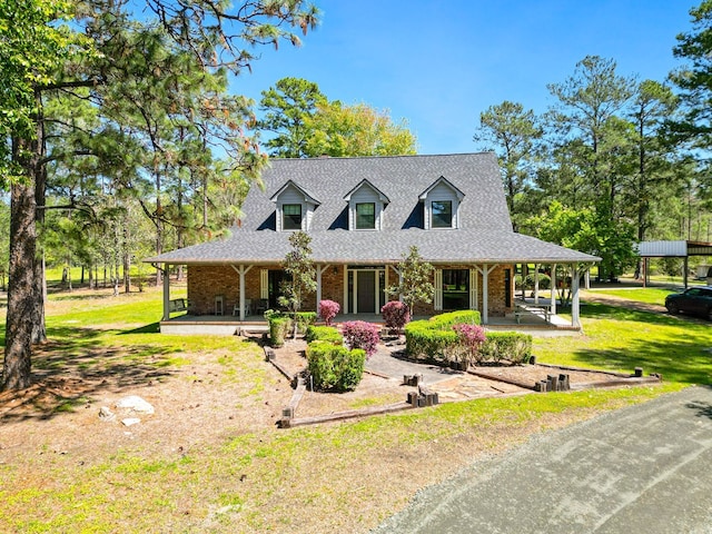 view of front of house featuring a porch and a front lawn