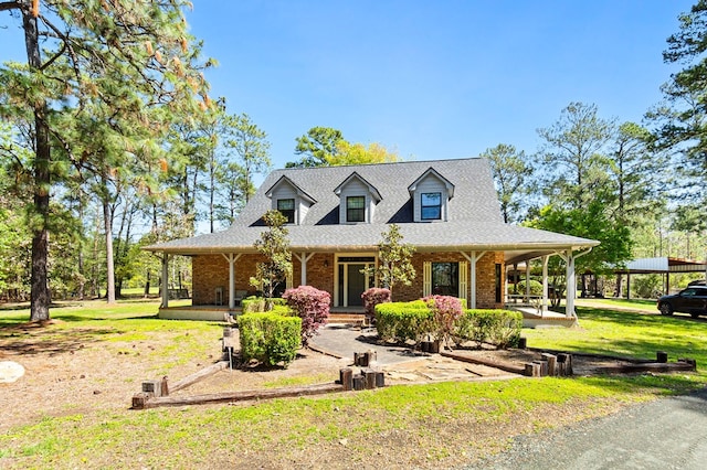 view of front facade featuring covered porch and a front lawn