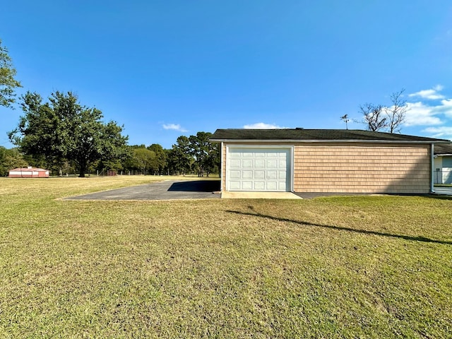 view of yard with a garage and an outdoor structure