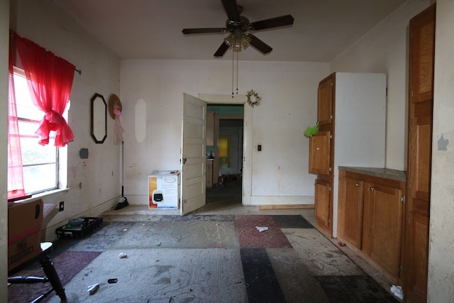 empty room featuring ceiling fan