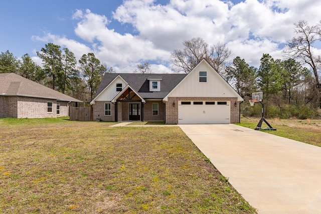 view of front of property featuring brick siding, driveway, and a front yard