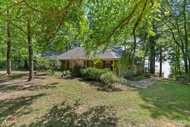 140 Eastwood Dr, Milam, TX 75959 - view of front of property with a front lawn