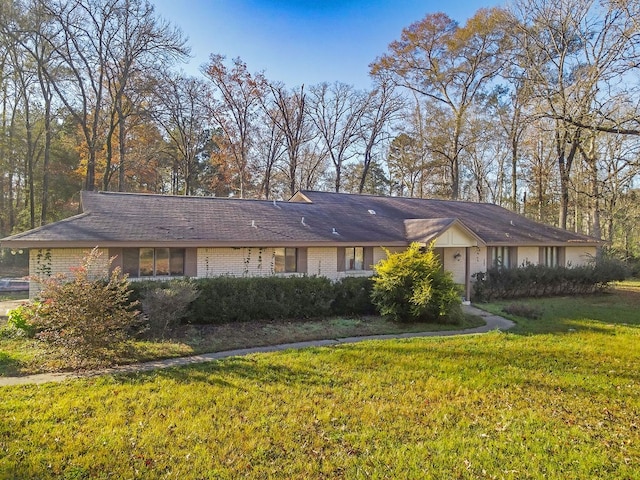 view of front of home with a front lawn