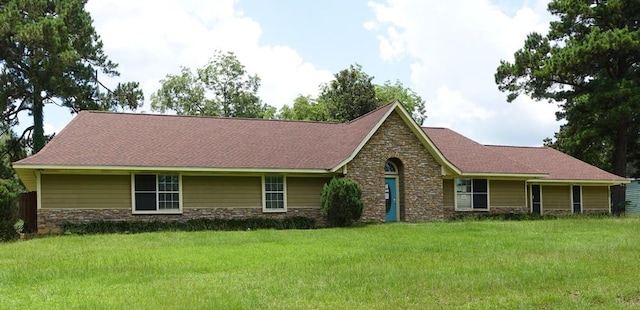 600 Daily St, Jasper, TX 75951 - ranch-style home featuring stone siding and a front yard