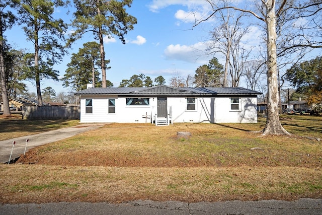 single story home with a front lawn