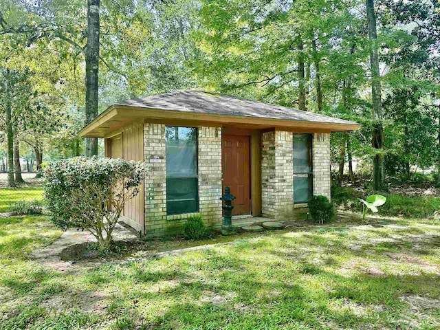 view of outbuilding featuring a yard