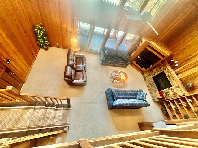 living area featuring ceiling fan