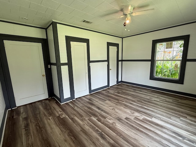 730 Kiln St, Lufkin, TX 75904 - unfurnished bedroom with dark wood-style floors, crown molding, ceiling fan, and baseboards