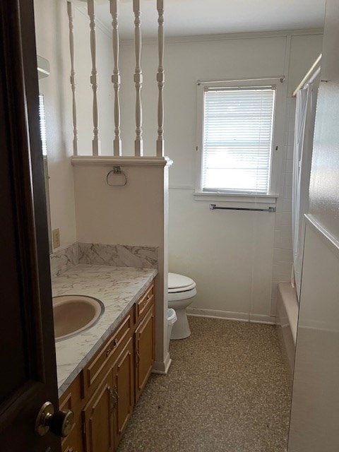 bathroom with shower / bath combo with shower curtain, crown molding, toilet, and vanity