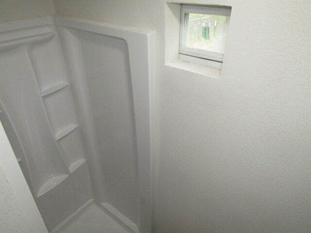 409 W 4th St, Hereford, TX 79045 - interior details featuring walk in shower