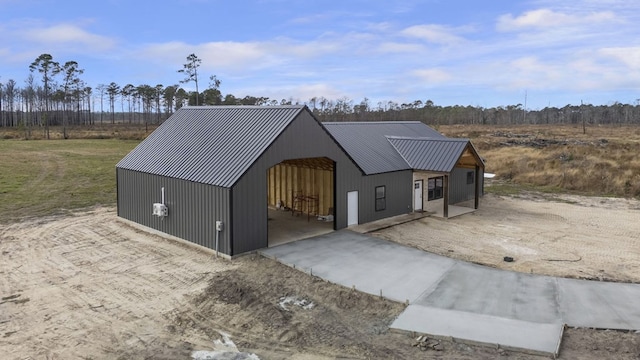 view of front of home with an outdoor structure