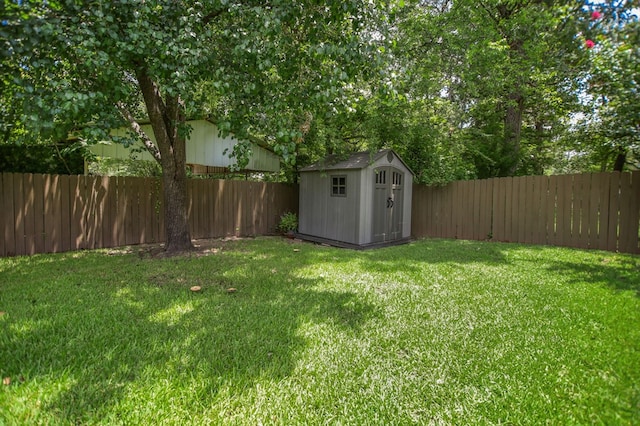 1405 Oak Hill Pl, Lufkin, TX 75904 - fenced backyard featuring a storage unit
