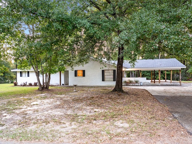 view of front of home featuring a carport