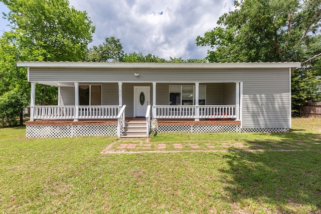 240 W 7th St, Trinity, TX 75862 - view of front of property featuring a porch and a front yard