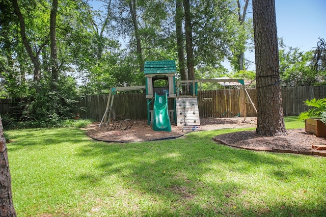 4 Pinemont Pl, Lufkin, TX 75904 - fenced backyard featuring a playground
