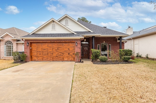 view of front facade featuring a garage and a front lawn