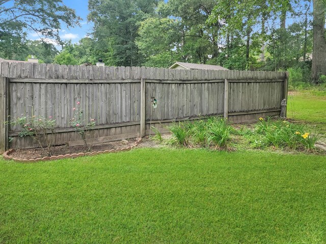 906 Richardson Dr, Jasper, TX 75951 - view of fenced backyard