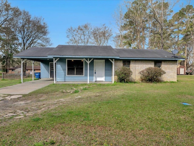 single story home featuring brick siding, an attached carport, a front lawn, fence, and driveway