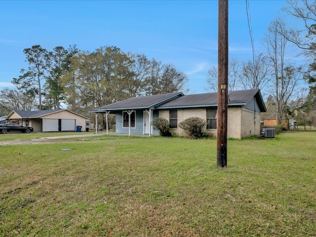 ranch-style house with cooling unit, a detached garage, brick siding, and a front yard