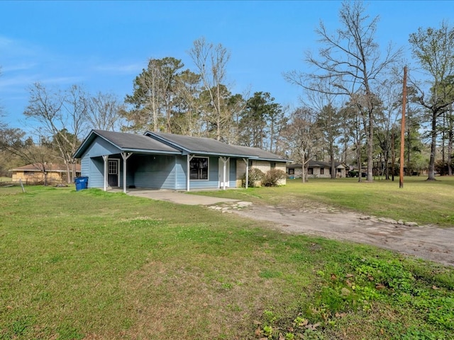 view of front of property with an attached carport, a front lawn, and driveway