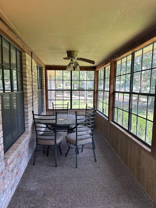 sunroom / solarium with ceiling fan