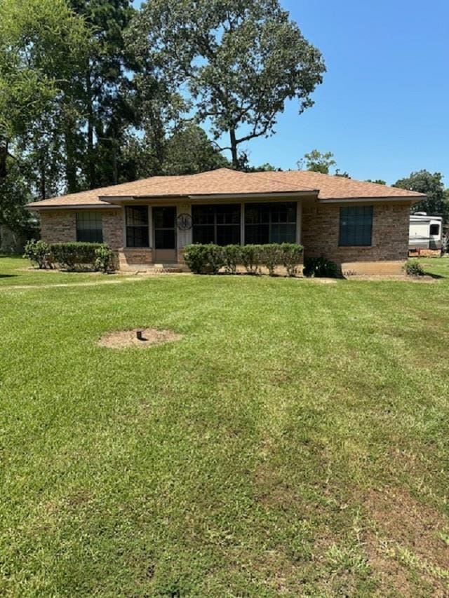 view of front of property with a front lawn