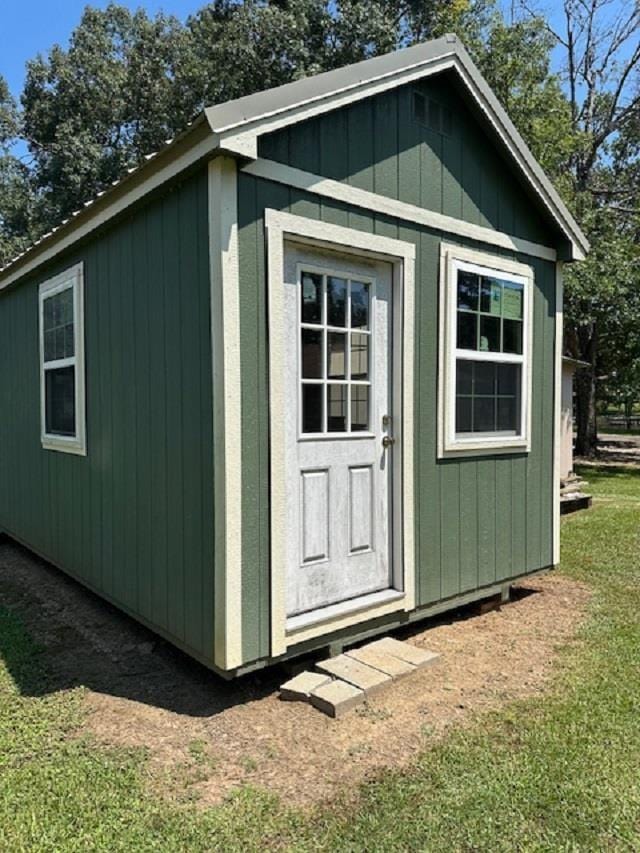 view of outbuilding with a yard