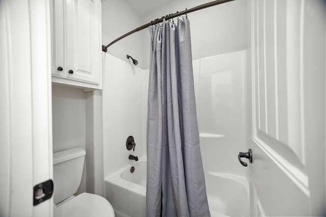 113 Westfield Loop, Lufkin, TX 75904 - bathroom featuring shower / tub combo with curtain and toilet