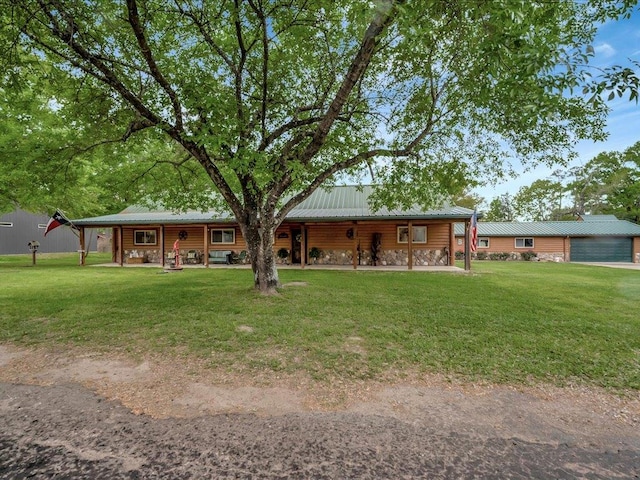 view of front of house featuring a front lawn