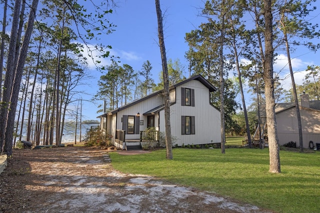130 Boxwood Ln, Brookeland, TX 75931 - view of front of house featuring a front yard and a water view