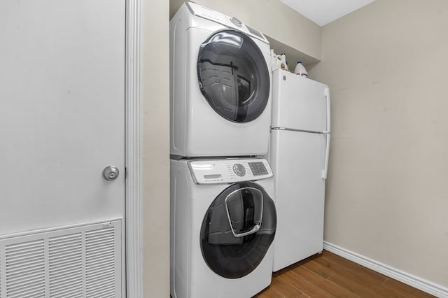 130 Boxwood Ln, Brookeland, TX 75931 - laundry room featuring estacked washer and dryer and wood finished floors