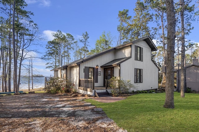 130 Boxwood Ln, Brookeland, TX 75931 - view of front of house featuring a front lawn and a water view