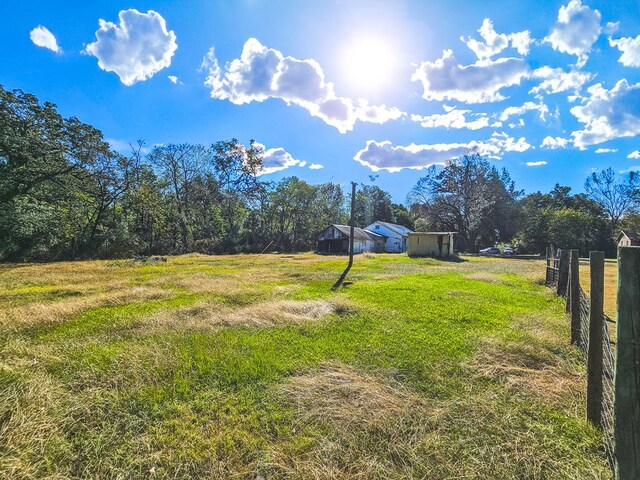 view of yard featuring a rural view