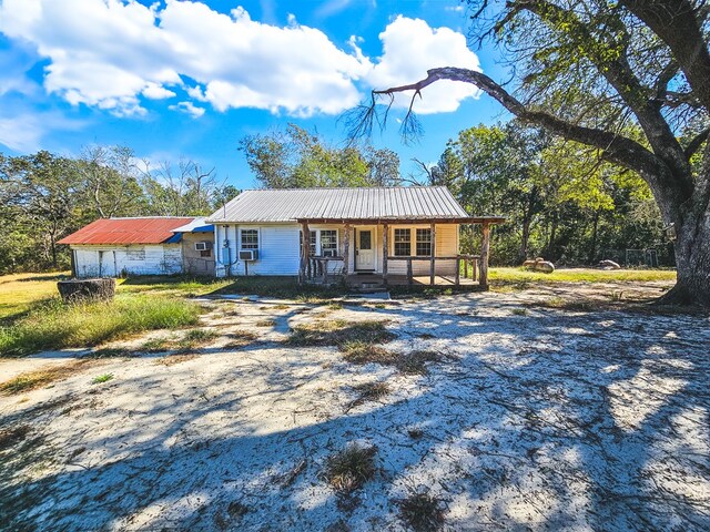 ranch-style house with covered porch