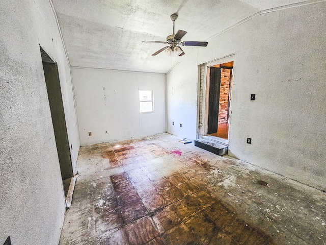 1026 Berry Rd, Lufkin, TX 75904 - unfurnished room featuring ceiling fan and vaulted ceiling