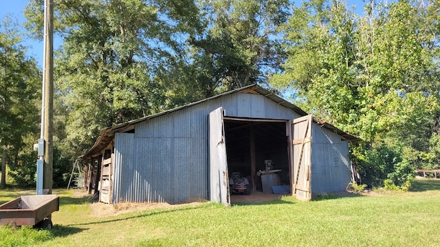 view of outbuilding featuring a yard