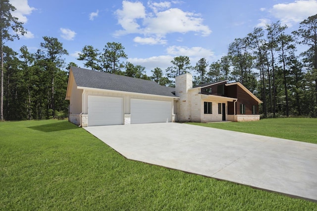 view of front of house featuring a front lawn and a garage