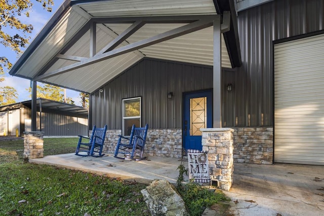 doorway to property with covered porch